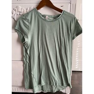 Green Lululemon tee